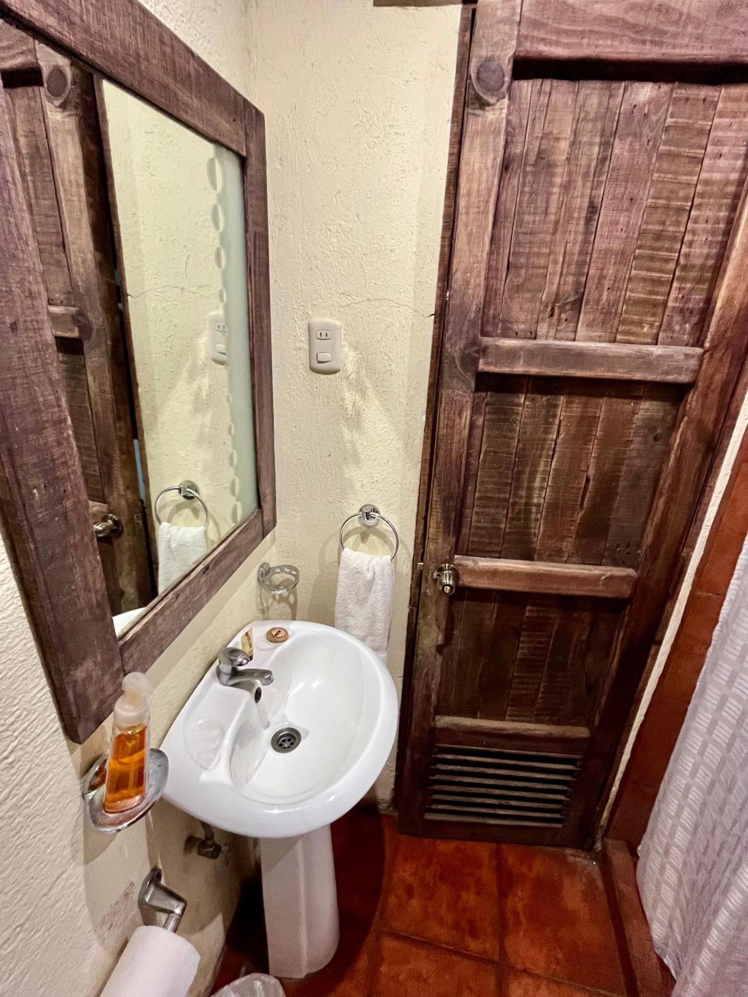Hostal Antigueeno Antigua Εξωτερικό φωτογραφία